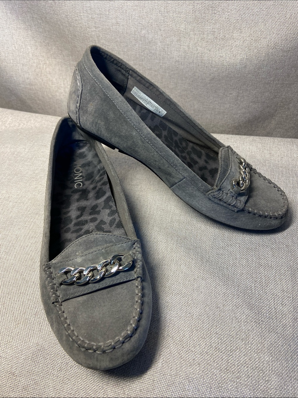 Vionic Women's Gray Suede Chain-Accent Loafers. Size 7,5